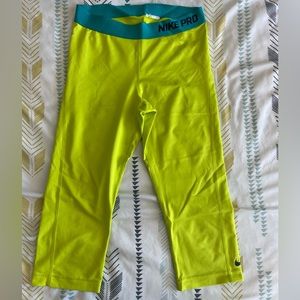 Nike workout capri leggings